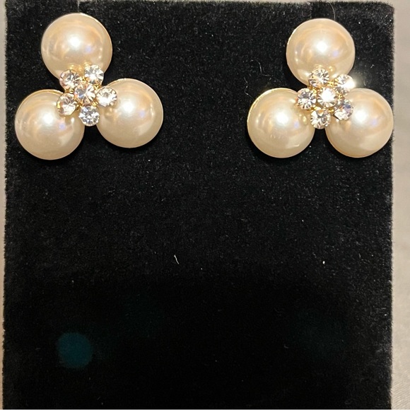 Prom/Special Occasion Necklace and Earrings, Gold with Pearl and Rhinestones - Picture 8 of 16